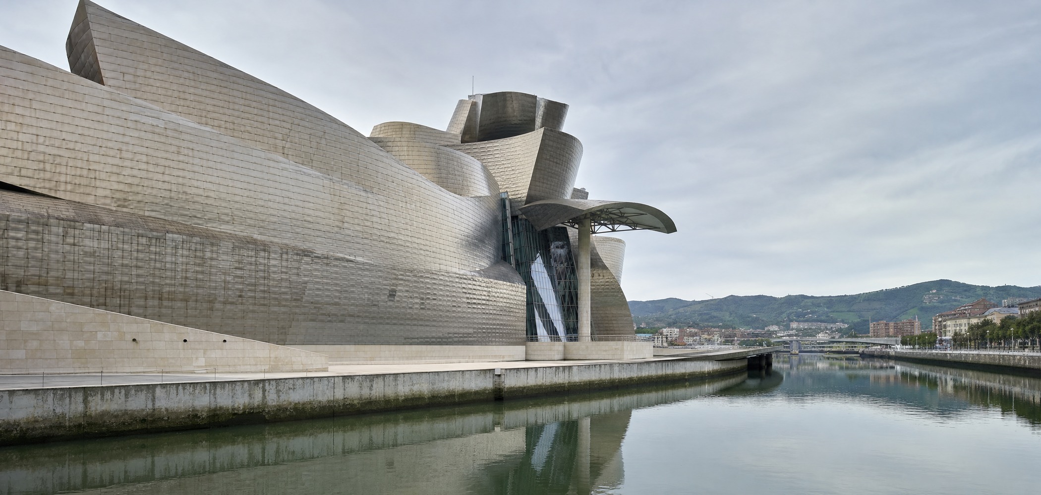 People-free editorial view of Guggenheim Bilbao.