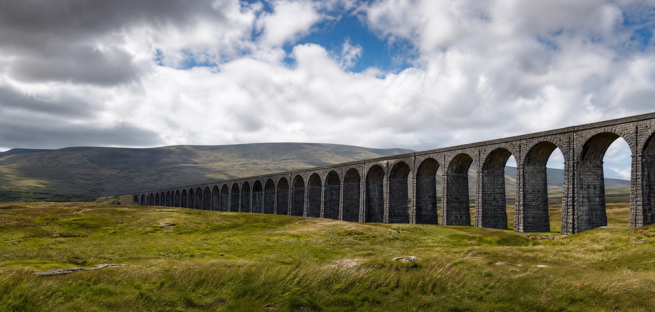 Ribblehead Viaduct in the Yorkshire Dales, England.
